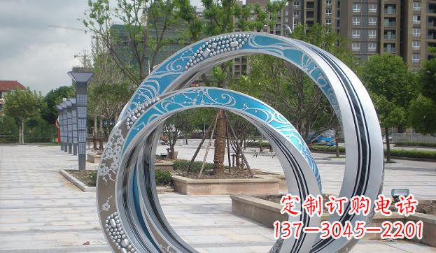 云南铸造精良的不锈钢圆环雕塑