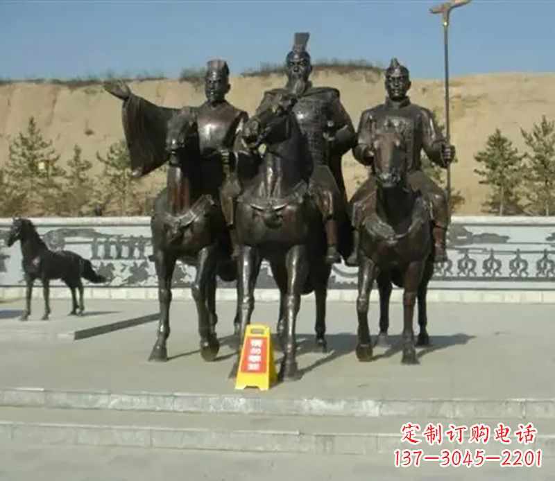 云南中领雕塑：骑马广场铜雕作品