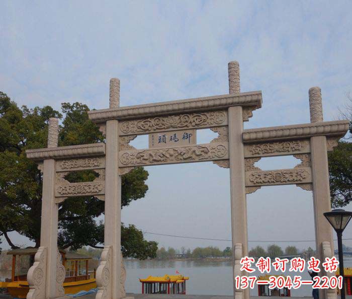 云南景区三门古典牌坊石雕