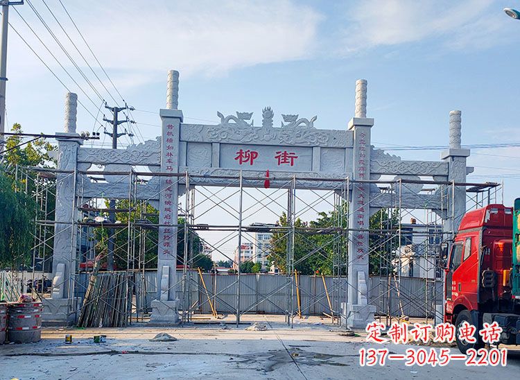 云南老牌坊石雕双龙