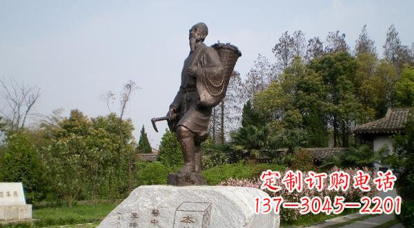 云南传承古代医学大家——李时珍铜雕