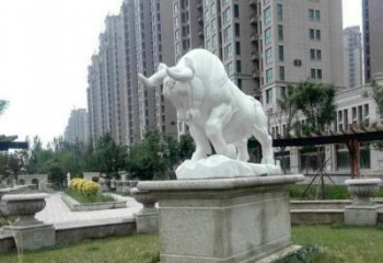 云南汉白玉开荒牛小区园林动物石雕