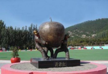 云南苹果融入两岁小孩的生活——公园铜雕