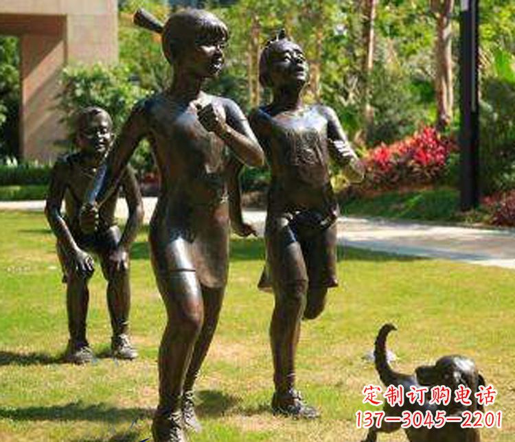 云南宁夏中领雕塑推出的儿童铜雕跑步遛狗，一款…