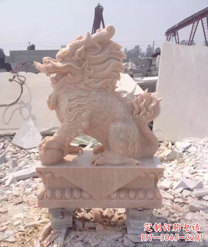 云南标题:尊贵高贵,中领雕塑定制的精致石雕麒麟