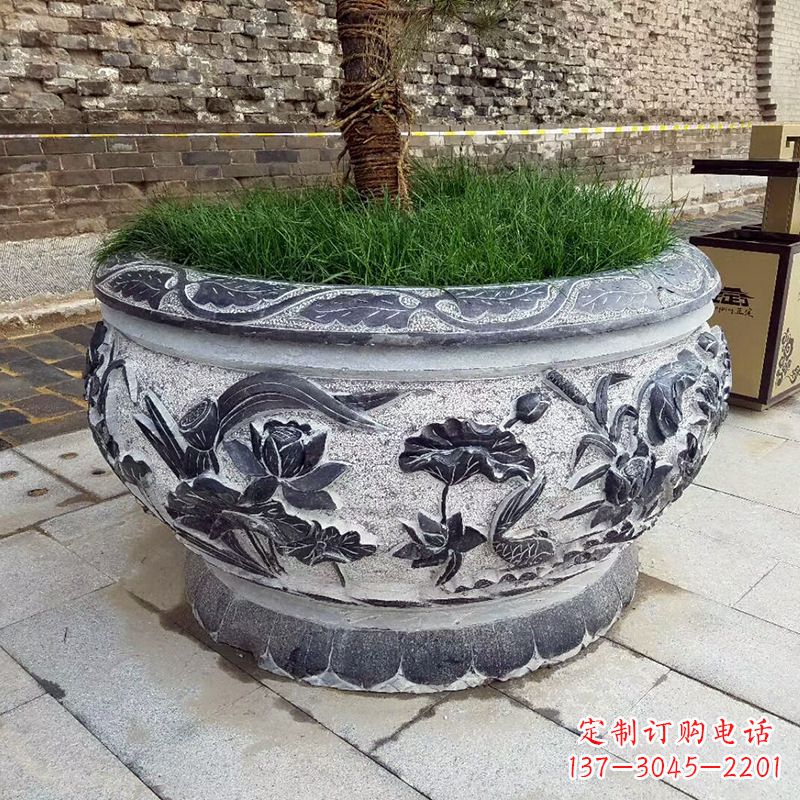云南青石仿古风格的花盆雕塑