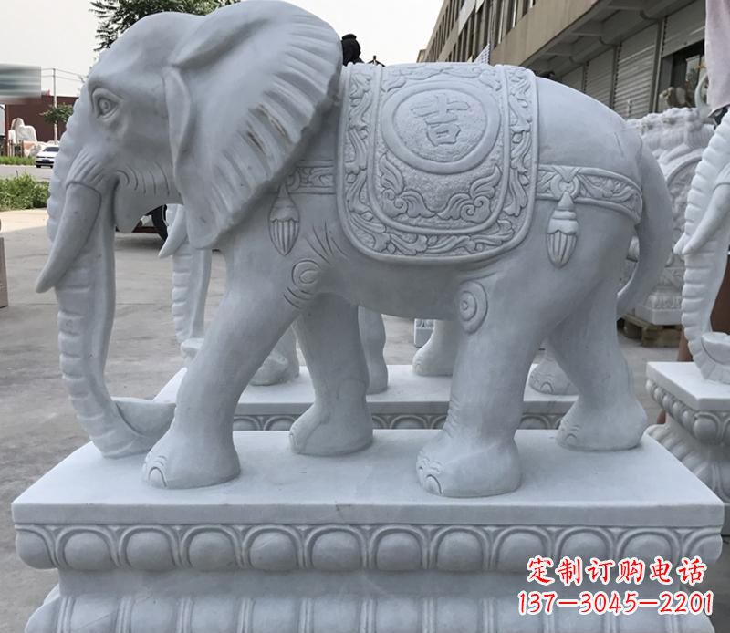 云南青石纳福动物大象