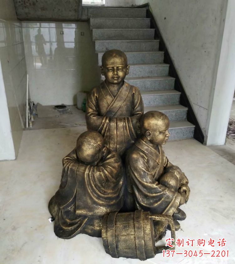 云南中国领雕塑推出的金色佛祖三像是一件令人惊…