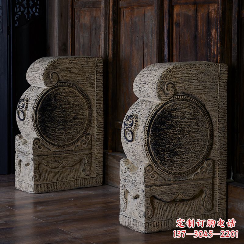 云南风格独特的室外门墩雕塑