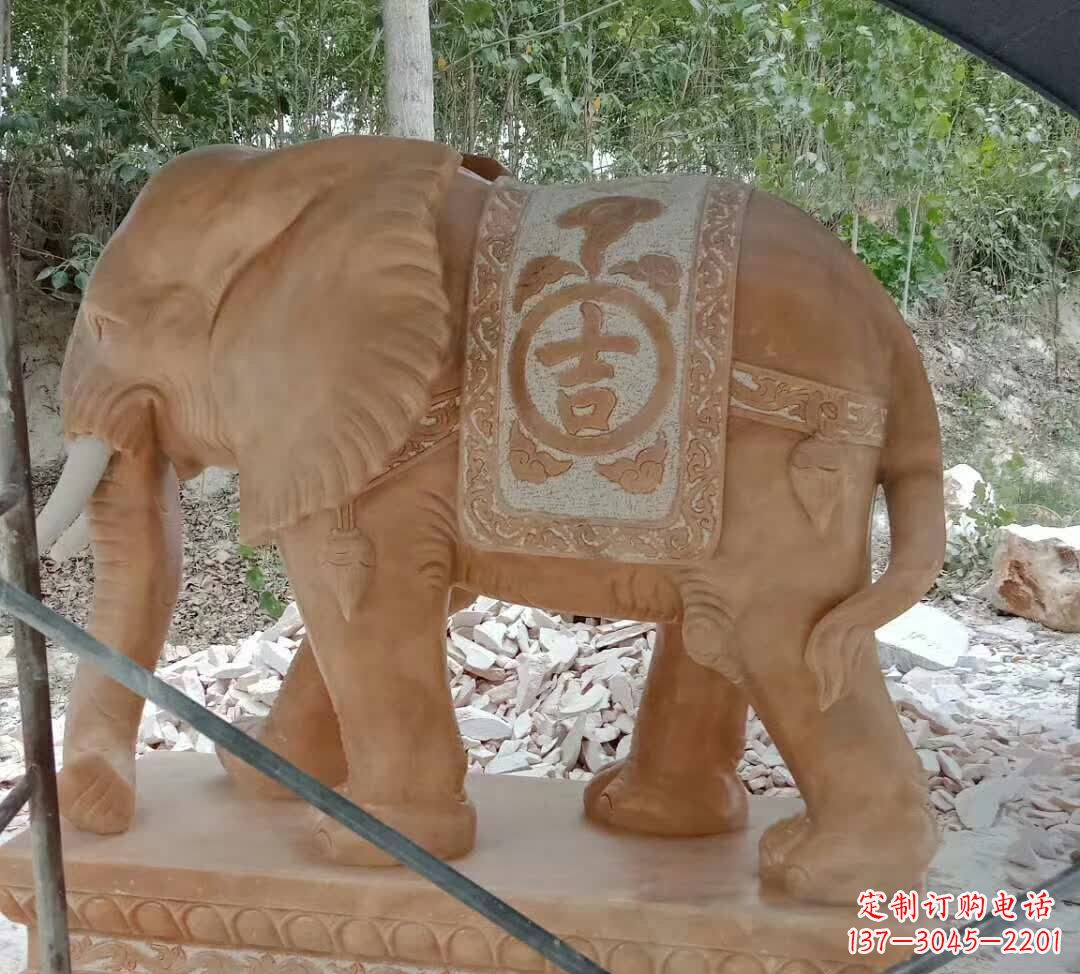 云南美观高雅的吉祥大象雕塑