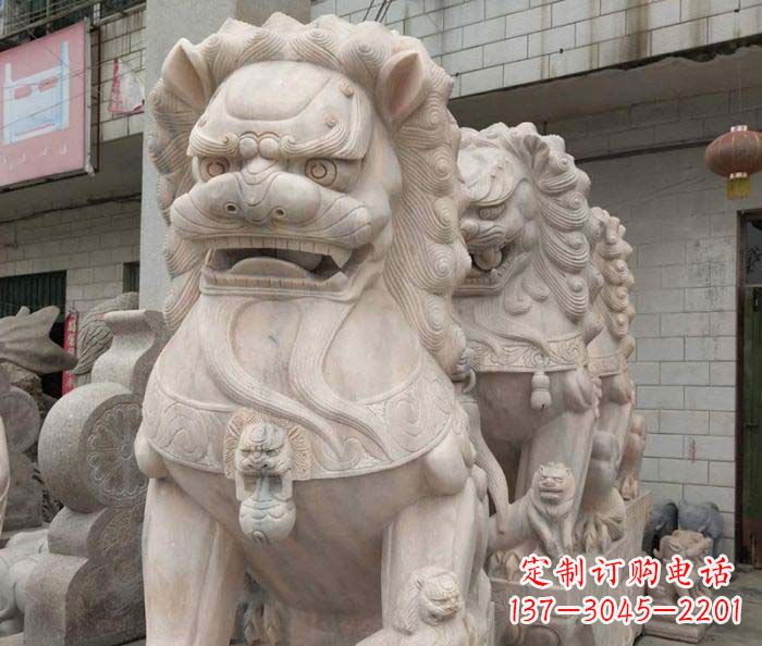 云南寺庙景观晚霞红狮子石雕