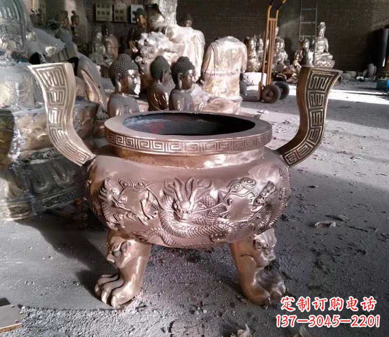 云南寺庙龙浮雕圆铜雕香炉