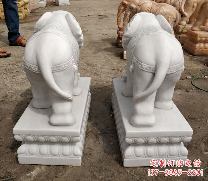 云南寺庙石雕大象