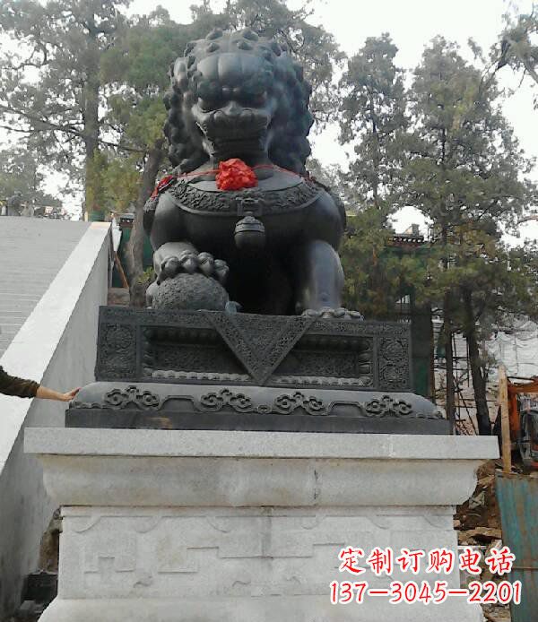 云南寺庙狮子铜狮子雕塑