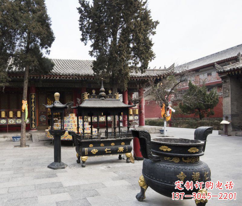 云南寺庙铜香炉铜雕