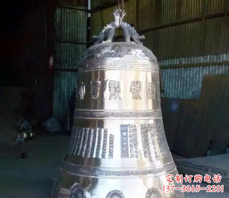 云南寺庙铸铁铜钟雕塑