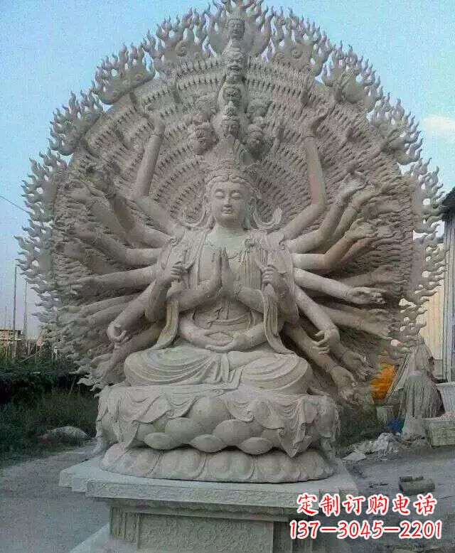 云南寺庙坐式千手观音石雕