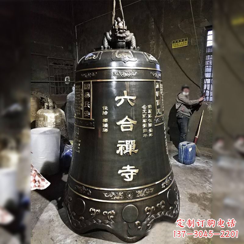云南寺院铸铜铜钟