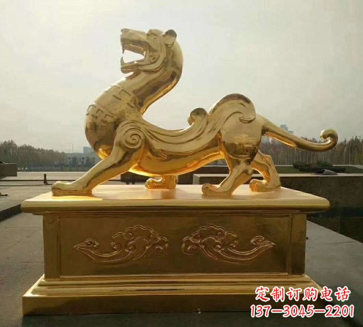 云南贴金古代神兽青龙雕塑