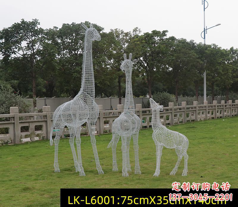 云南铁艺不锈钢长颈鹿雕塑