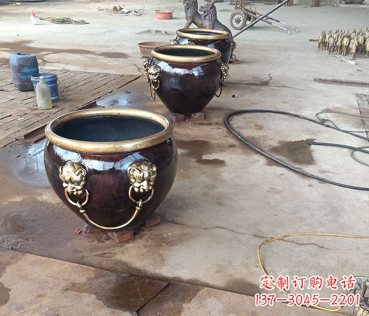 云南铜雕故宫狮子头水缸雕塑