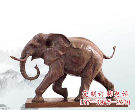 云南晚霞红大象公园动物石雕