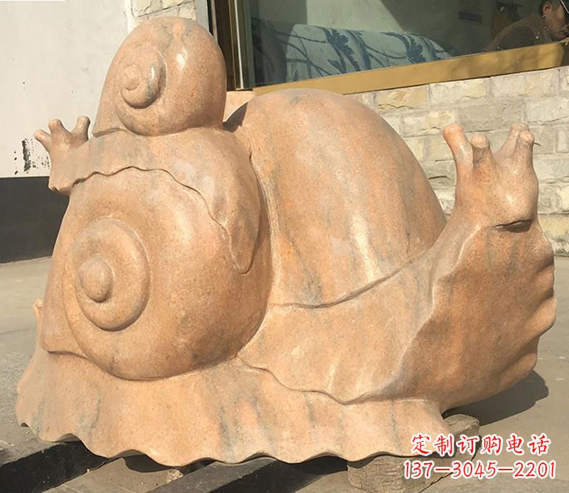 云南晚霞红大型蜗牛母子雕塑