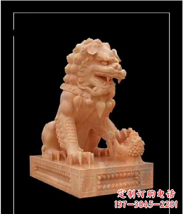 云南晚霞红故宫狮子雕塑