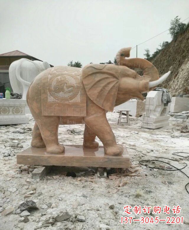 云南晚霞红吉祥如意大象雕塑