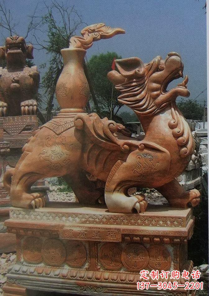 云南晚霞红貔貅石雕