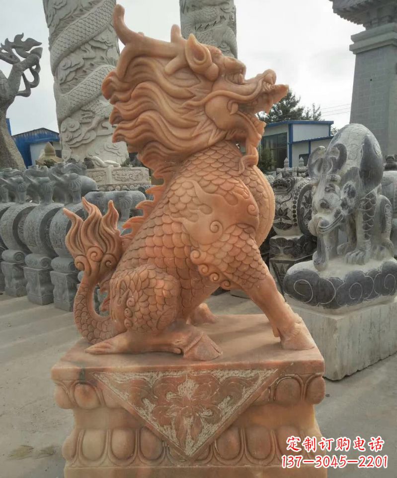 云南晚霞红麒麟雕塑1