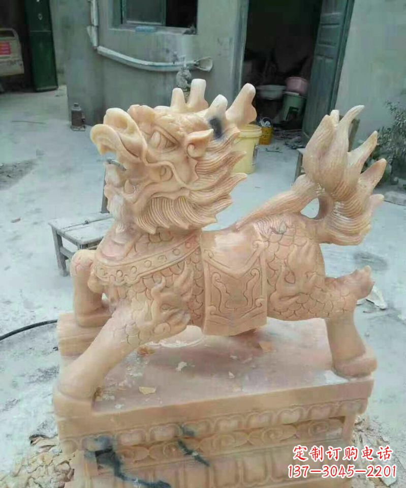 云南晚霞红麒麟雕塑112