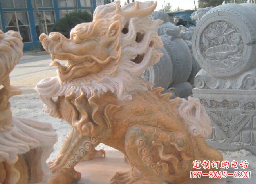 云南晚霞红神兽麒麟雕塑