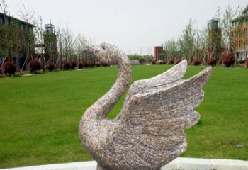 云南优雅迷人的天鹅雕塑
