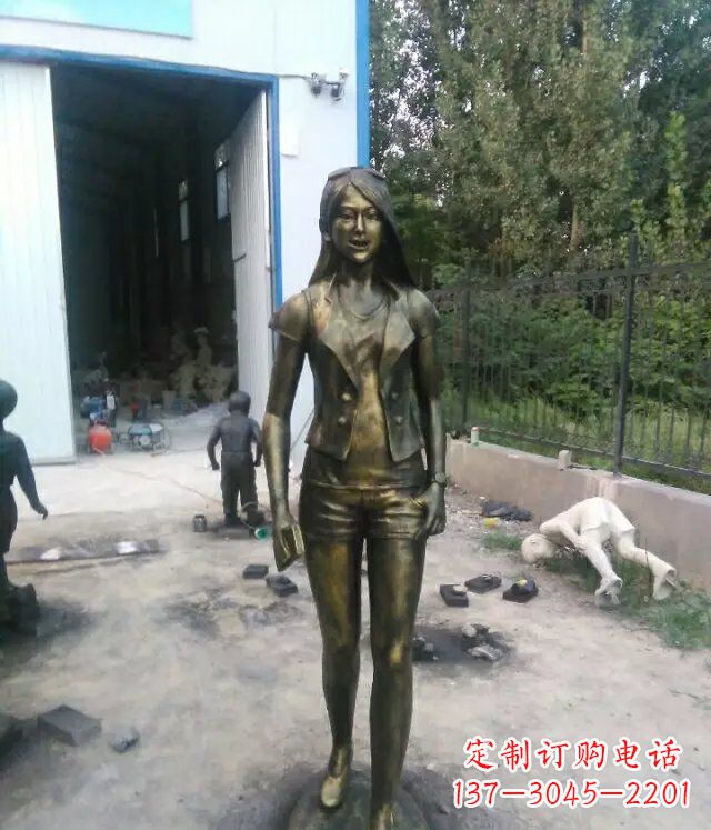 云南现代美女广场人物铜雕