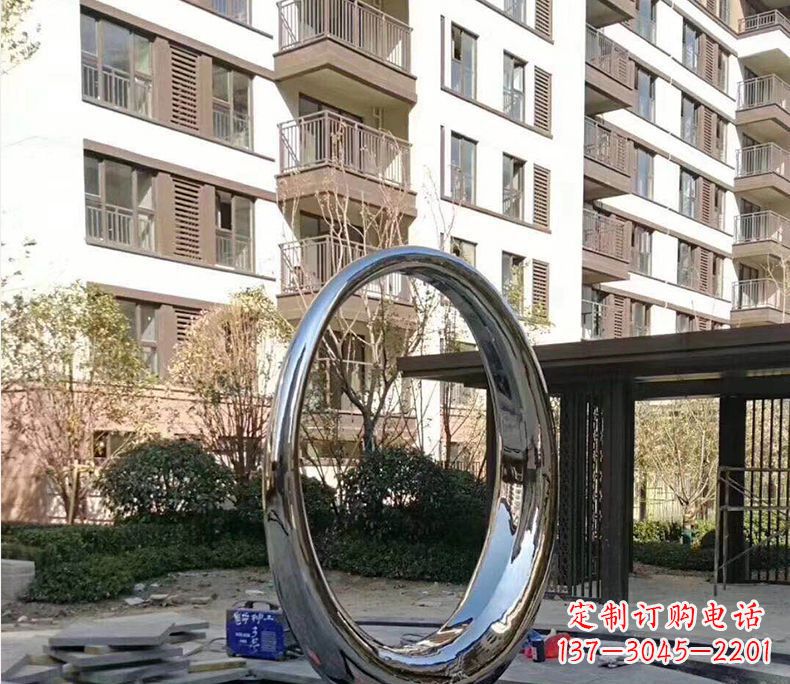 云南小区不锈钢镜面圆环雕塑