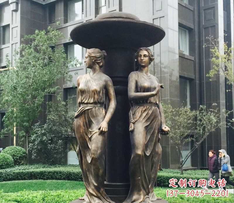 云南小区西方女人人物铜雕