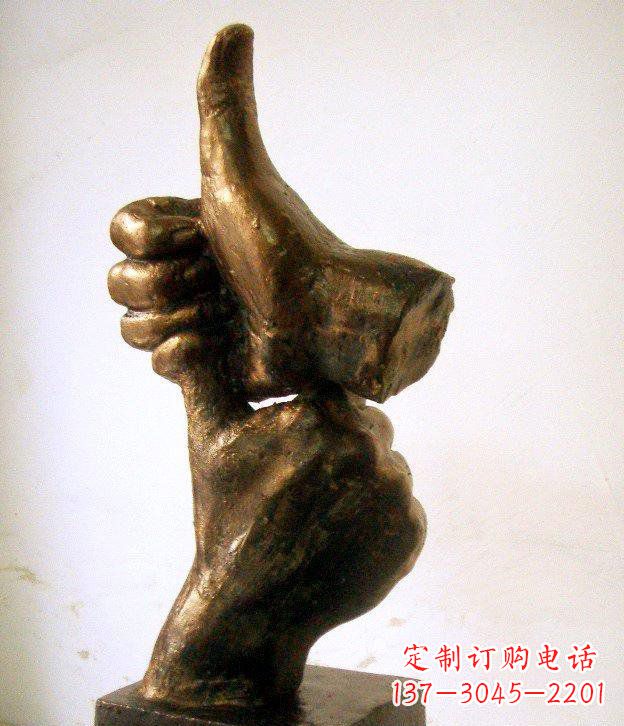 云南园林竖大拇指的手景观铜雕