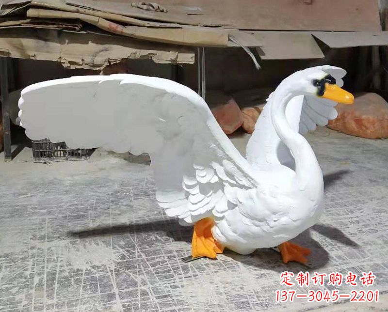 云南展翅翱翔的仿真白天鹅发光款