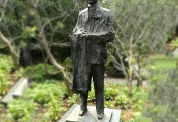 云南徐悲鸿雕塑著名奔马画家公园铜雕像