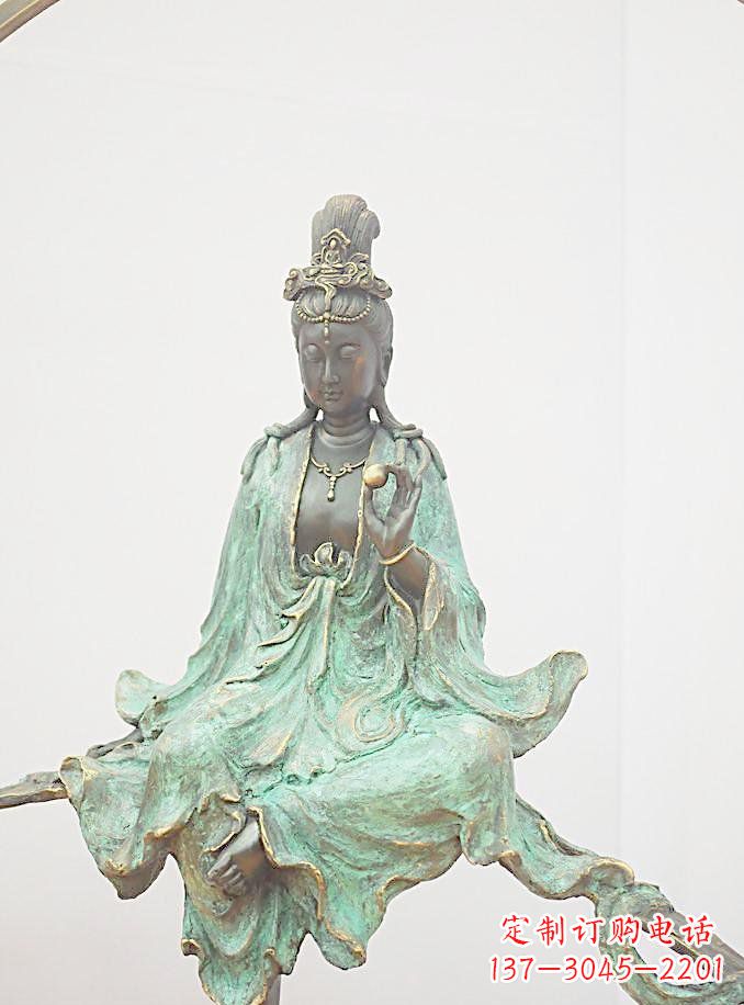 云南铸铜观自在观音雕像