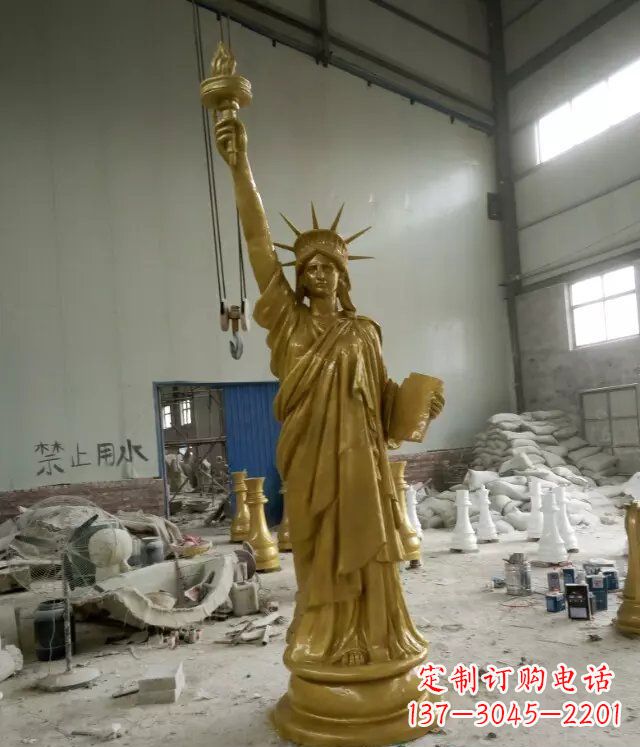 云南自由女神玻璃钢仿铜人物雕塑