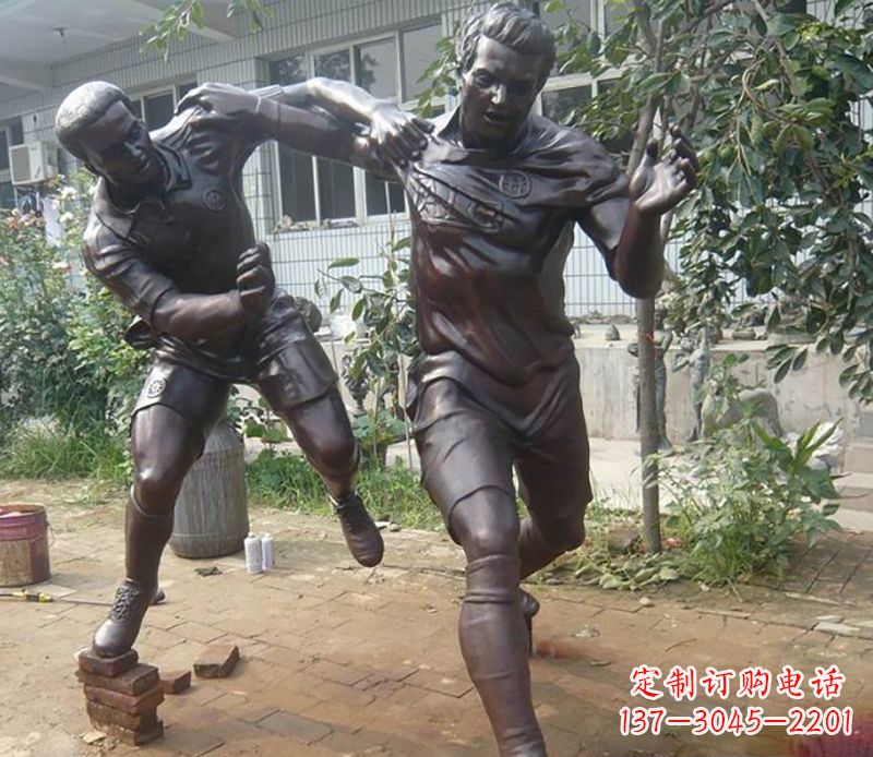 云南足球运动公园人物铜雕